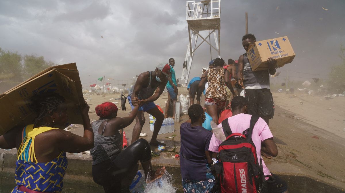 USA začínají vracet migranty zpět na Haiti. Není tu práce, varuje ministr